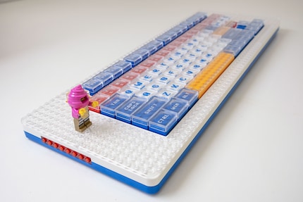 As the Pixel keyboard is compatible with Lego, my first idea is to make a volume animation. But that presents too much work.
