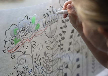 Troisième et dernière tentative : c’est maintenant au tour de l’aînée d’utiliser le crayon blanc.