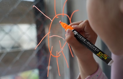Le seul moyen pour que ma petite de quatre ans apprécie cette activité, c’est de la laisser dessiner librement.