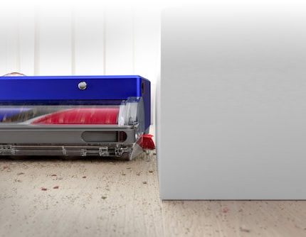 The edges of the wall or furniture are vacuumed separately.