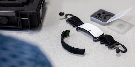 The headphones can read a lot of information from the brain.
