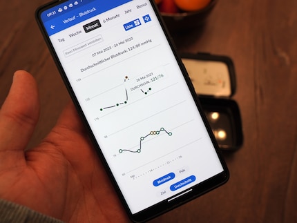 In the app, blood pressure is analysed and the values are stored.