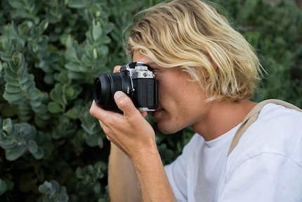 Le nouveau Nikon Z DX 24 mm f/1,7 et le Nikon Z 30 forment un duo compact.