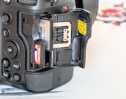 Card slots: one SD, one CFexpress.