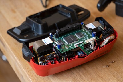 This is what a Virtual Boy looks like from the inside.