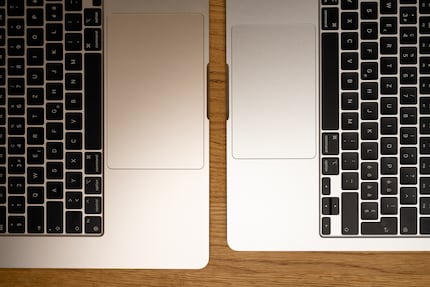 Pas un simple copié-collé : le touchpad du grand Air (à gauche) est plus grand que celui du petit.