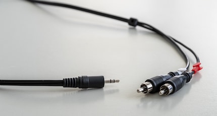 Ce câble me permet de connecter l’iPad à la platine cassette via la sortie casque, directement ou via un ampli.