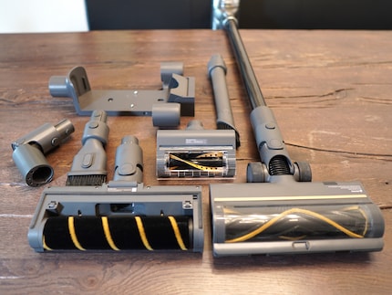 Dreame livre le R20 avec de nombreux accessoires.