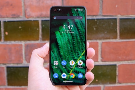 Asus uses Gorilla Glass Victus to protect the display.