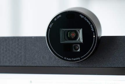 Qui regarde ? Sporadiquement, l'obturateur de la webcam s'ouvre sans raison.