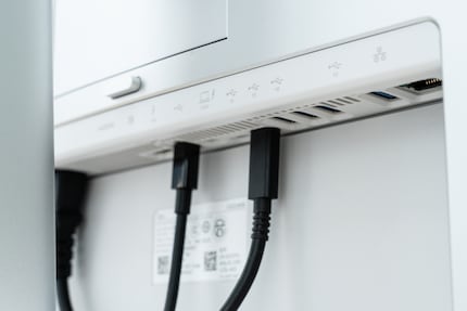 A l'arrière, il y a des connecteurs à foison.