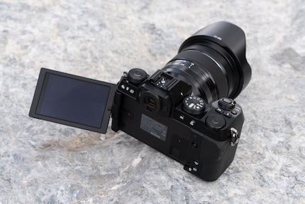 Les trois appareils ont un écran dépliable et pivotant. Celui du Fujifilm X-S20 a la plus haute résolution. Dommage qu'en contrepartie, le viseur électronique soit le moins performant du test. 