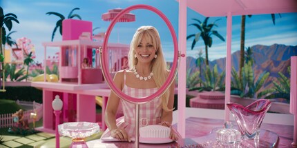 Margot Robbie, comme tant d’autres Barbies, doit se rendre dans le monde réel afin d’échapper au pays des Barbies. 