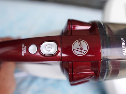 Simple et facile : le Hoover n’a que deux boutons.