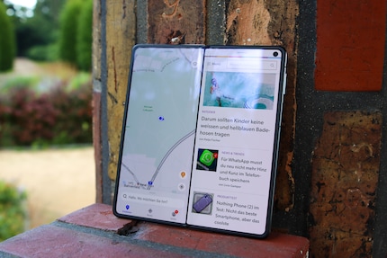 A split screen: two apps can be used at the same time.