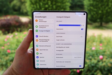 The settings adjust to the bigger display.