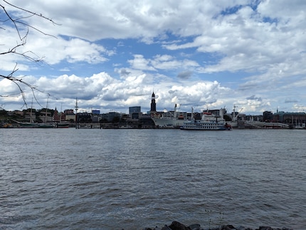 For comparison, the main camera from the same location.