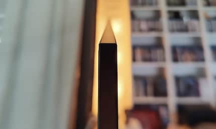 Even using a macro lens, I can hardly get the thin frame in focus.
