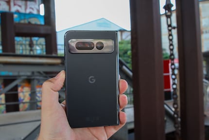 Sur le Fold, les appareils photo se trouvent également dans la barre typique des smartphones Pixel.