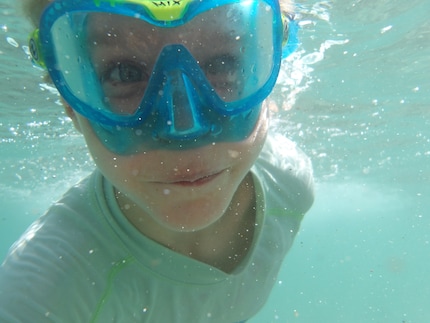 Selfie sous l’eau. La qualité de la photo prise en plongée est presque mieux qu’en-dehors de l’eau. 