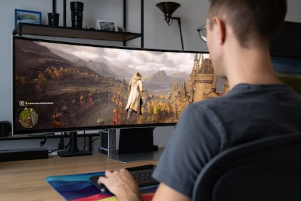 Si vous dépensez beaucoup d’argent pour une carte graphique, vous devriez aussi avoir un bon moniteur. L’OLED G9 se trouve tout en haut de ma liste de souhaits.