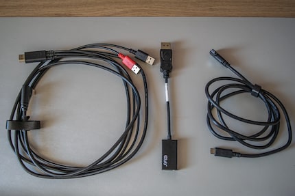 L’USB-C (à droite) ou le HDMI vers Displayport (les deux à gauche) permettent une connexion optimale de l’Artist Pro 14.