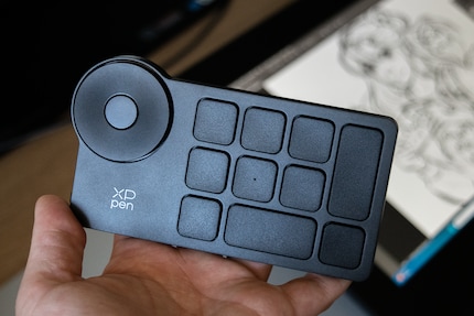 La télécommande de raccourcis se connecte via Bluetooth ou par câble.