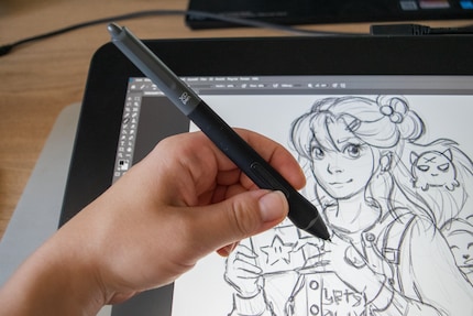 Le stylet est assez large, mais il tient bien dans la main.