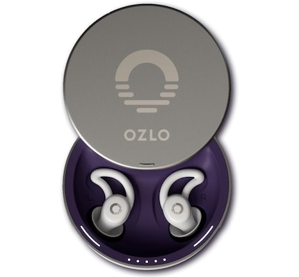 Les nouveaux Sleepbuds dans leur étui.