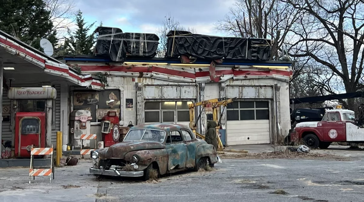 À part des photos de plateau, il n’y a pas encore d’images de la série.