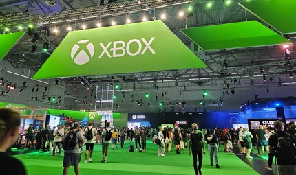 Le stand Xbox est colossal.
