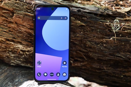 L'écran OLED n'est pas à la pointe de la technologie, mais il est quand même bon.