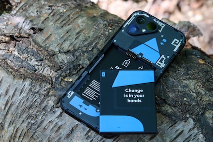 Un des rares smartphones dont la batterie peut être retirée sans outil. 