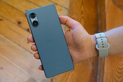 Le Sony Xperia 5 V est un peu plus compact et moins cher que le Flagship 1 V.