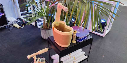 The wands are attached to things that need to be transported by the Mirokaï.