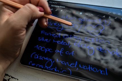 The pen is great for taking notes, but the crease is wont to get in my way.