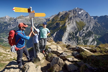 Rémy Kappeler avec deux de ses trois enfants sur le Gällihore près de Kandersteg.