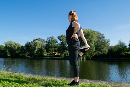 Presque tous les exercices d’étirement se font sans accessoires, ce qui me permet de les pratiquer à tout moment, par exemple en rentrant à la maison.