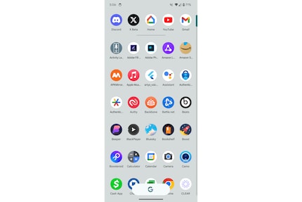 Le G flottant remplace la barre de recherche dans l'aperçu de l'application.