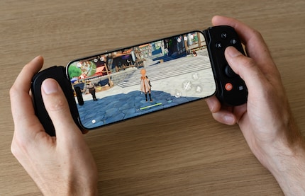 Avec le Backbone One, il est agréable de jouer sur l’iPhone 15 Pro Max.