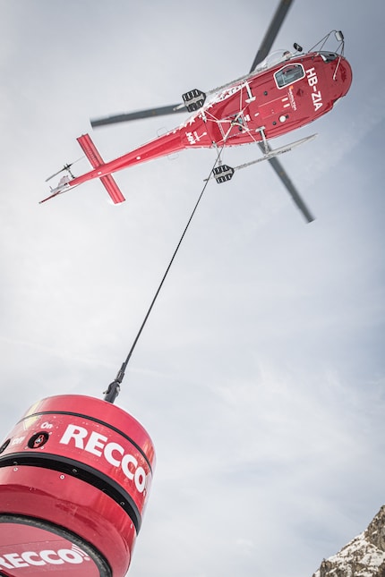 Rechercher rapidement de grandes zones : le détecteur SAR permet de rechercher des personnes disparues depuis les airs.