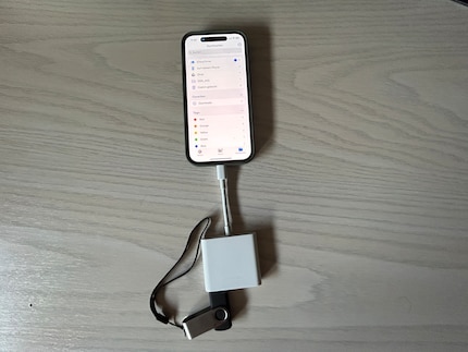 In the test, even an inexpensive memory stick worked.