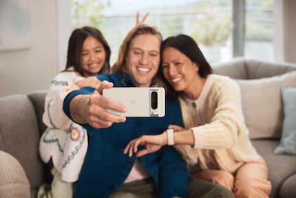 Plusieurs photos de groupe peuvent être fusionnées en une seule - pour que tout le monde rigole sur la photo.
