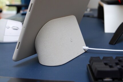 Le support fait de la Pixel Tablet un appareil stationnaire.