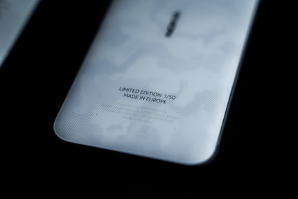 The limited edition of 900 units is specially labelled.