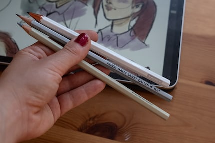 Crayon à papier ou stylet ? Le Nillkin s’inscrit dans les deux catégories ; du moins visuellement.