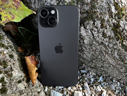 The brushed glass tempted me to use the device without a cover.