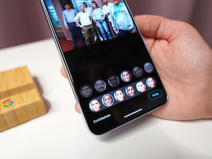 Pour chaque personne de la photo de groupe, vous pouvez choisir l'expression faciale idéale.