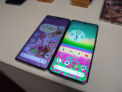 L'écran du Pixel 8 Pro (à droite) est nettement plus lumineux que celui du Pixel 7 Pro.