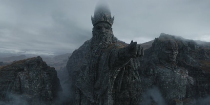 The figures in the background - they are among the most powerful creatures that «Star Wars» has ever seen.
